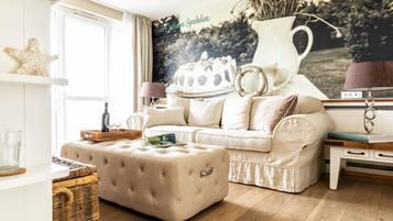 Junior suite | Woonkamer | Ledtelevisie