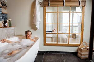 Große Stube für Deichgrafen | In-room safe, desk, soundproofing, free WiFi