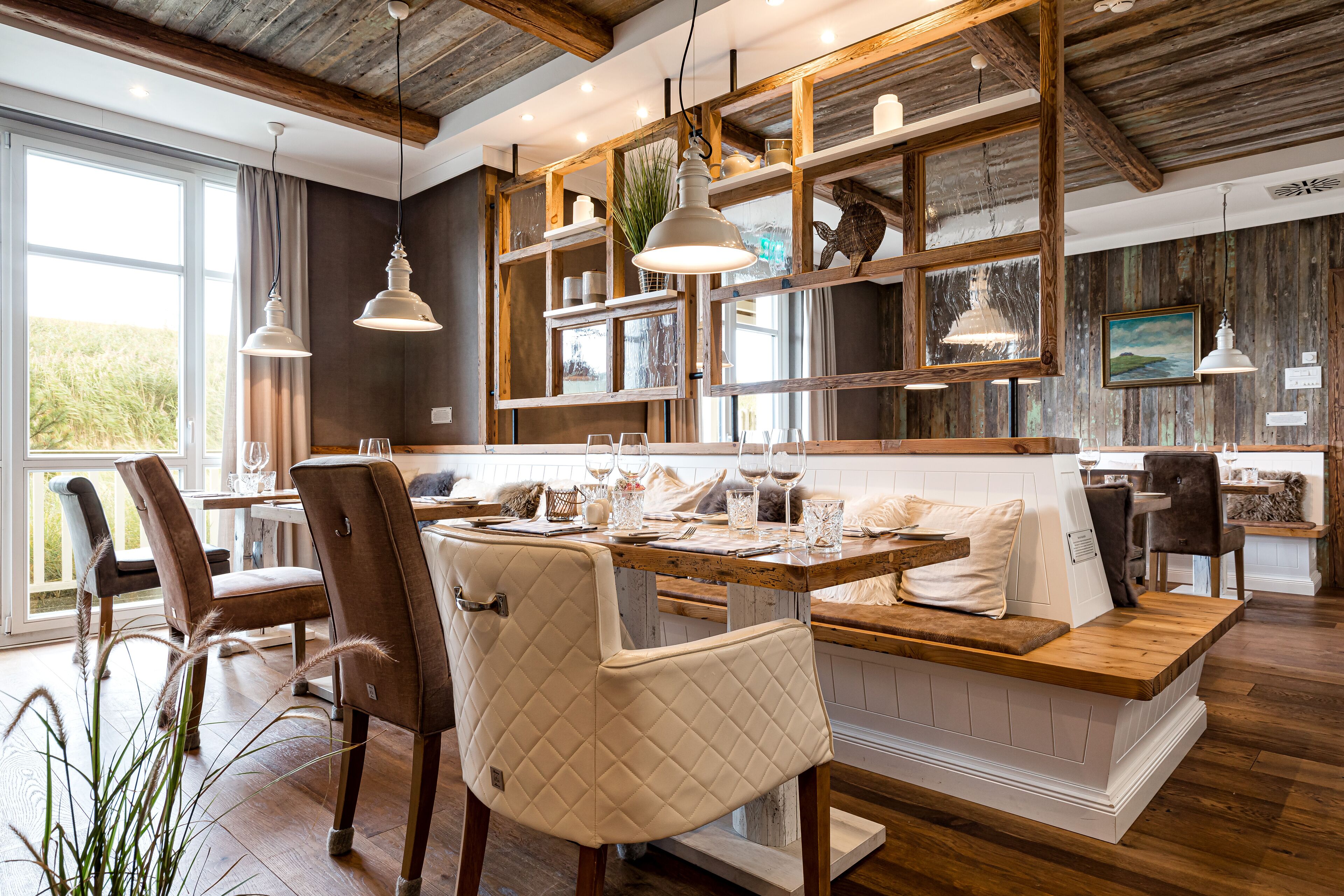 Déjeuner et dîner servis sur place, spécialités Cuisine régionale