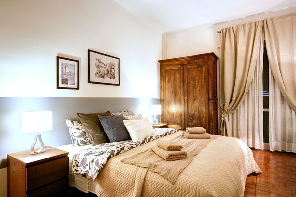 Apartment, 3 Schlafzimmer | 3 Schlafzimmer, Bügeleisen/Bügelbrett, kostenloses WLAN, Bettwäsche