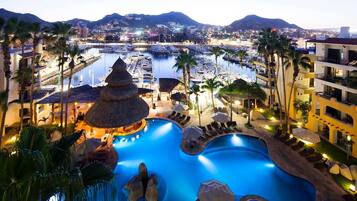 Hồ bơi ngoài trời