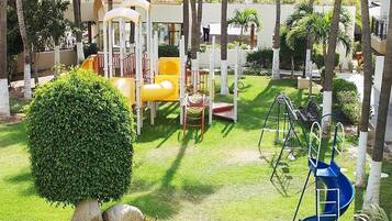Children’s play area – outdoor