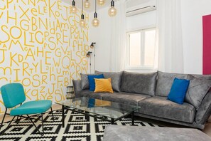 TV - Unique Boutique Apt. Center Of TLV (Tel Aviv)