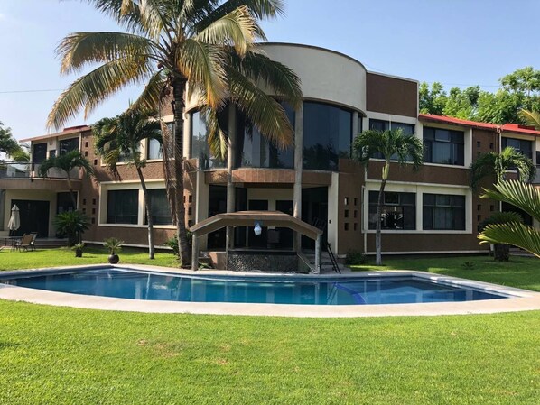 Alberca al aire libre