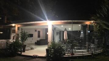 Façade de lâhĂ©bergement - soirĂ©e/nuit