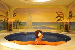 Indoor spa tub