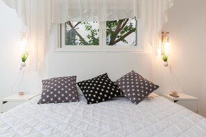 2 bedrooms, iron/ironing board, free WiFi