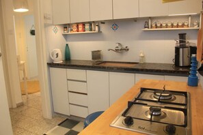 Blender, toaster oven