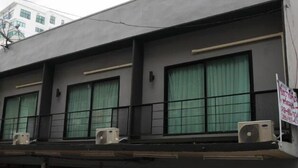 A building with large windows and air conditioning units on the exterior. - The 92 residence (Bangkok)
