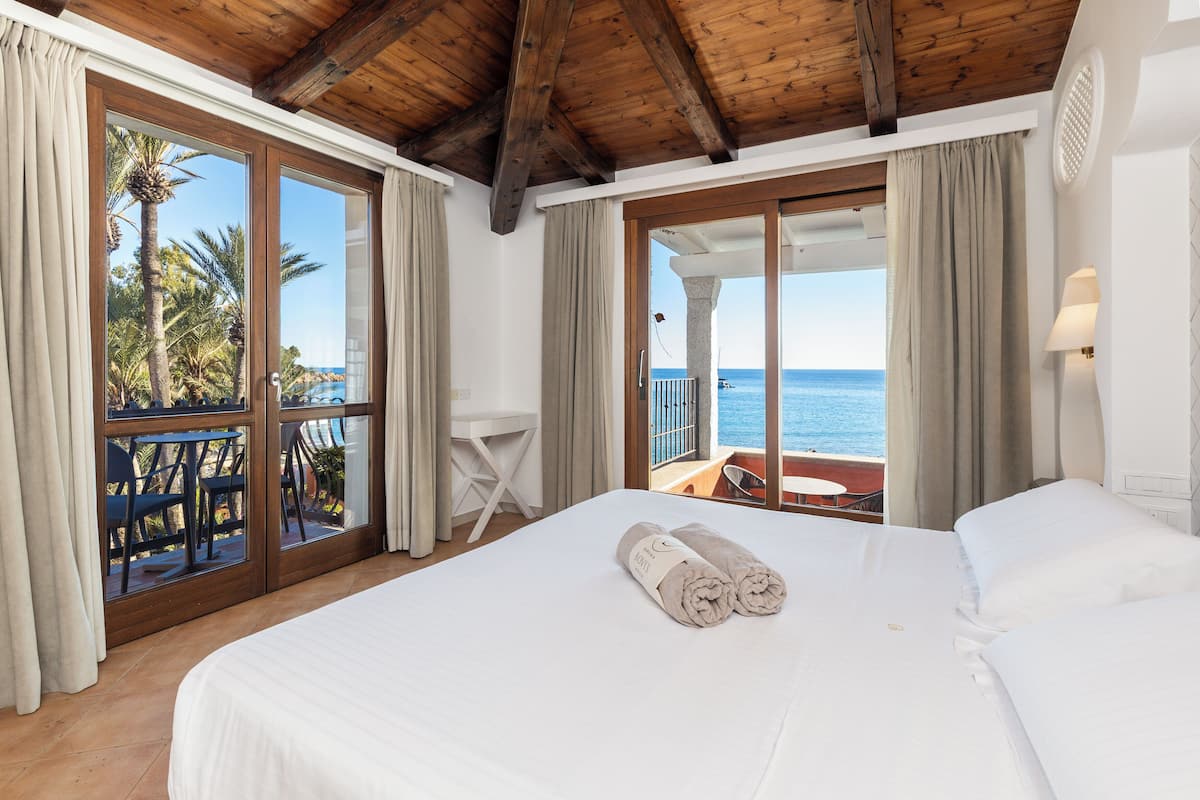 Minibar, in-room safe, desk, soundproofing