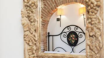 Minibar, una cassaforte in camera, una scrivania, insonorizzazione