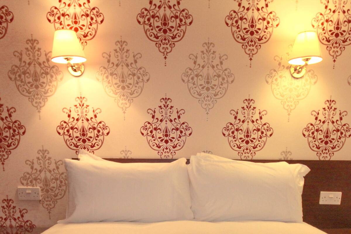 Free WiFi, bed sheets