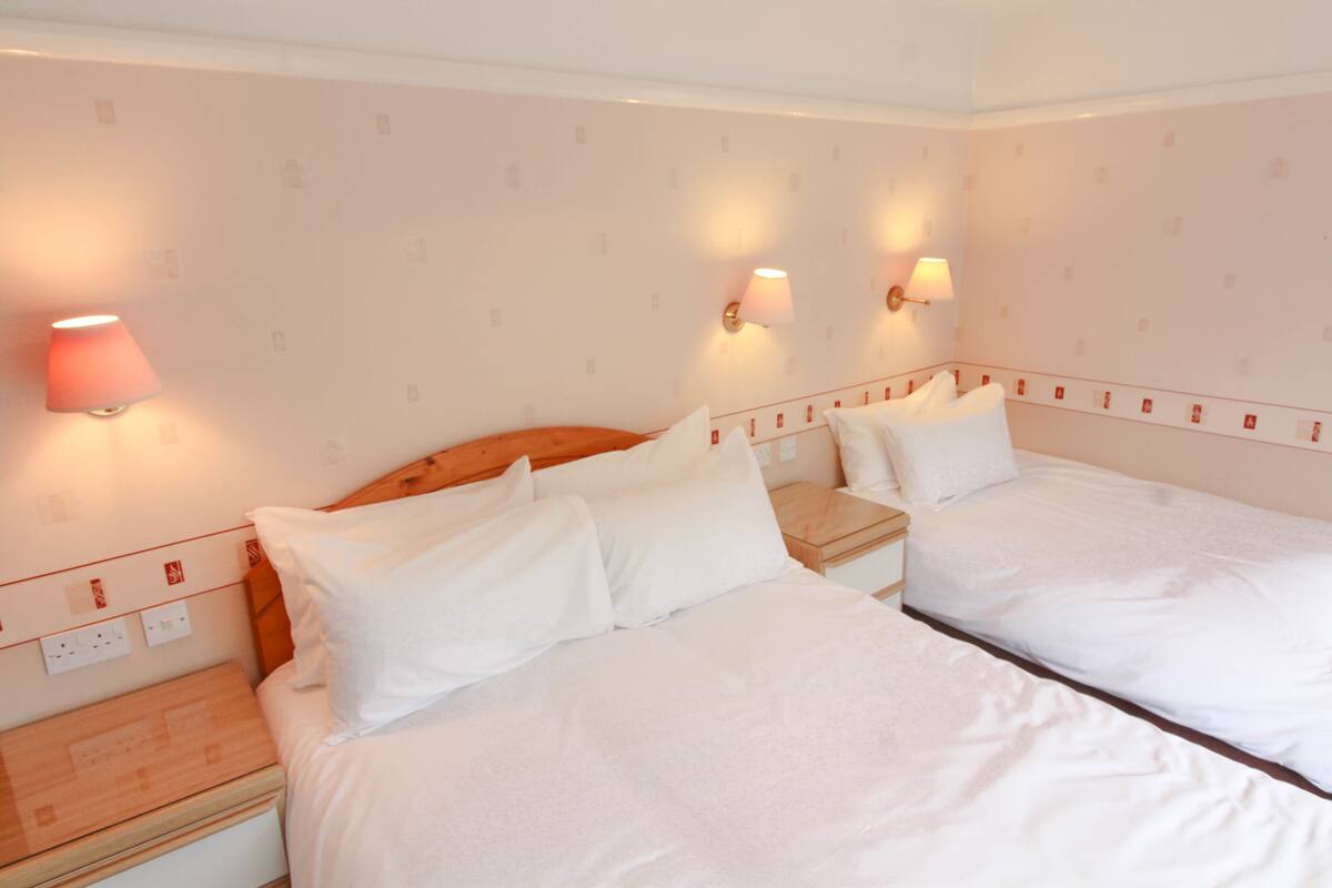 Free WiFi, bed sheets