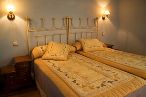 1 bedroom, desk, WiFi, bed sheets - Posada Rural Peñasagra (Lamasón)