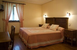 جناح - بحوض استحمام بنظام دفع المياه | 1 غرفة نوم ومكتب وواي فاي وملاءات أسرّة