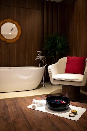 Sauna, hot tub, steam room, body treatments, hot stone massages