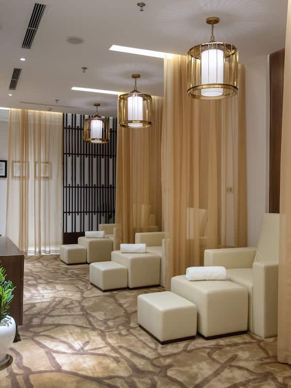 Sauna, hot tub, steam room, body treatments, hot stone massages