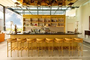Lobby lounge