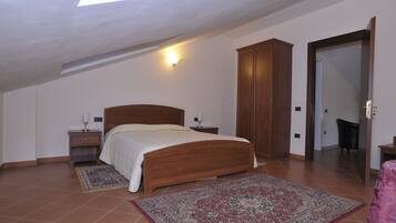 Suite | Minibar, escritorio, cortinas blackout y insonorización