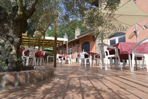 Exterior - Il Borgovecchio Hotel Ristorante (Montegrosso d'Asti)