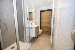 Departamento, 1 habitación (Nr. 7) | Baño | Secadora de cabello y toallas 