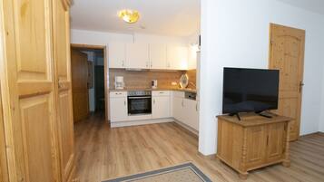 Apartment, 1 Bedroom (Nr. 7) | Individually decorated, individually furnished, laptop workspace