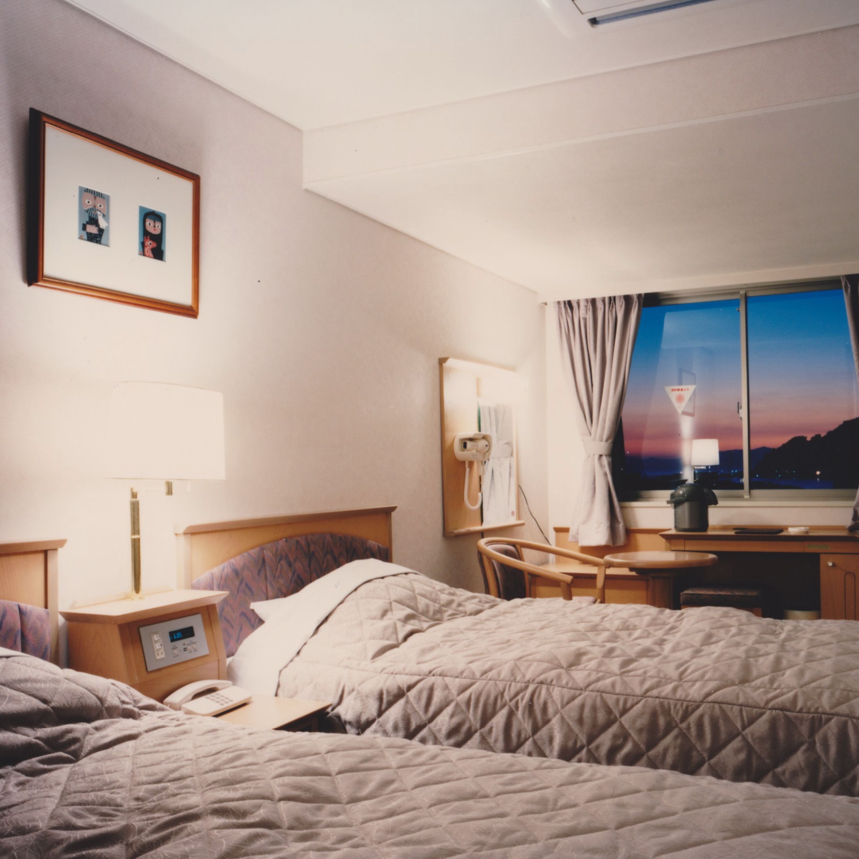 غرفة بسريرين فرديين في المدينة - لغير المدخنين - منظر للخليج | إطلالة الغرفة