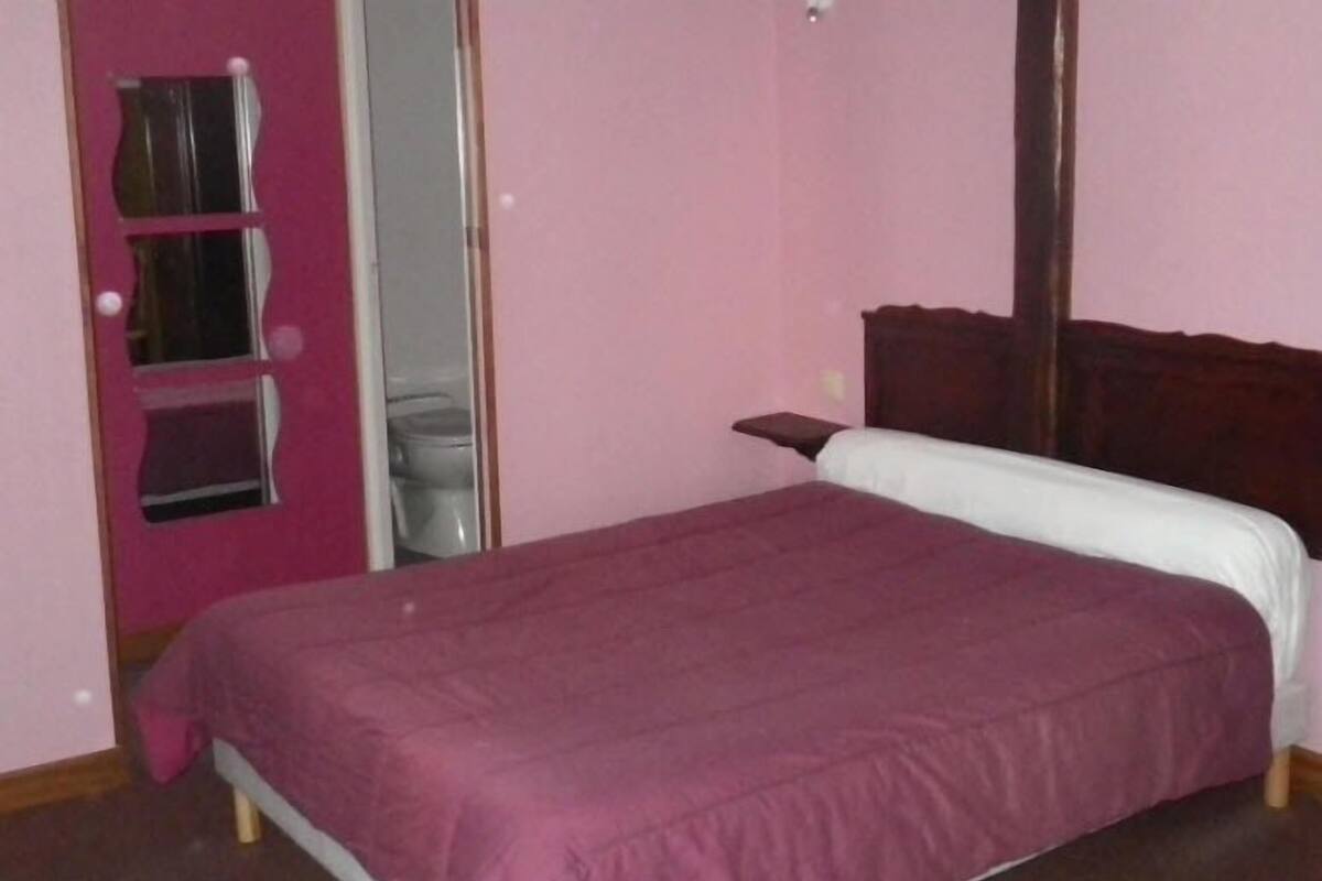 Comfort Double Room | Desk, blackout drapes, soundproofing, iron/ironing board (on request)