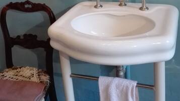 City Double Room, Multiple Beds, Non Smoking | Bathroom sink