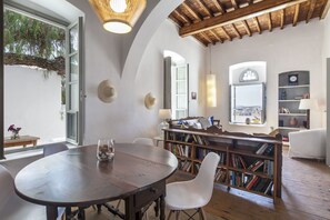 Luxury Villa | In-room dining