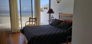 Departamento Confort, 1 cama Queen size y sofá cama, para no fumadores | 1 habitación y ropa de cama 