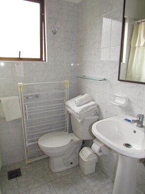 Family Cabin, Multiple Beds, Non Smoking | Bathroom - Cabañas de la Costa (La Serena)
