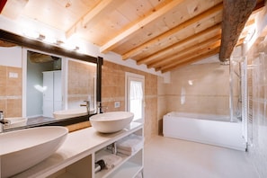 Hair dryer, bidet, towels, soap - Villa Padovani Relais de Charme (Pastrengo)