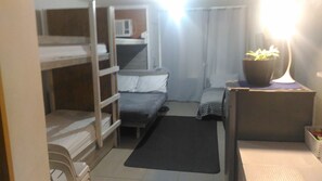 Apartamento luxo (Unit) | Roupas de cama premium, cofres nos quartos, individualmente decorados