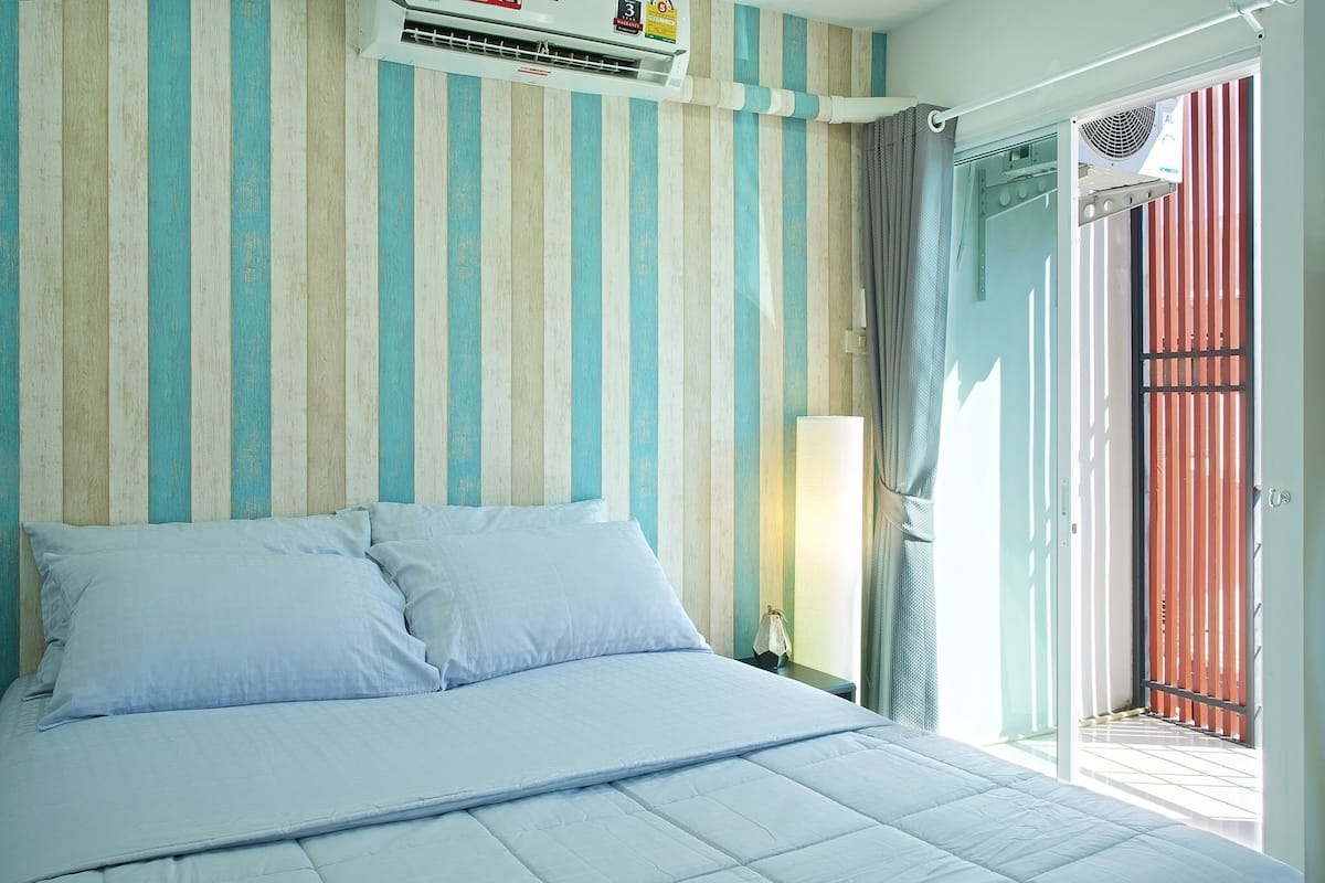 Individually decorated, iron/ironing board, free WiFi, bed sheets