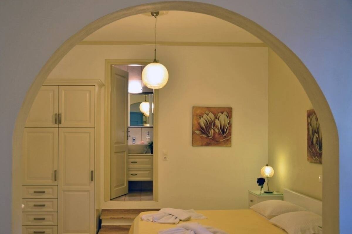 Double Room (Chrysanthemo)