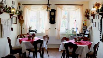 Daily continental breakfast (EUR 5 per person)