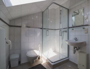 Double Room | Bathroom | Shower - Pension Kuhn (Klietz)
