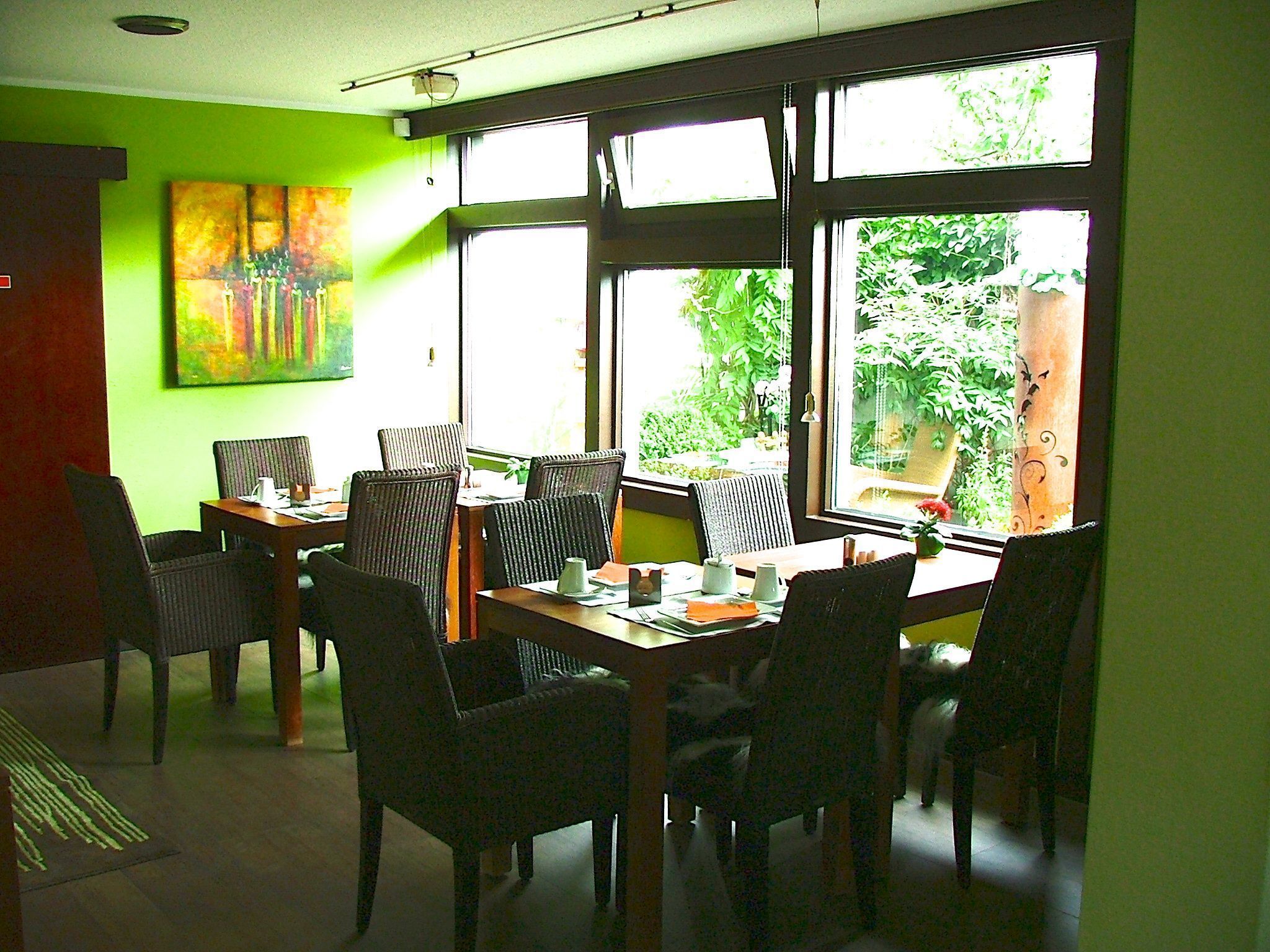 Tägliches Frühstücksbuffet (14.50 EUR pro Person)