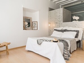 Appartamento, vista città | Tende oscuranti, ferro/asse da stiro, culle/letti per bambini (gratuiti)
