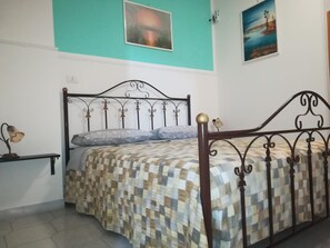 Chambre quadruple de base | Décor unique, ameublement unique, bureau, lit d’appoint (supplément)