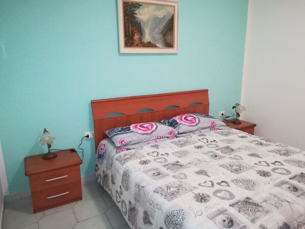 Chambre Deluxe double, 1 lit double, non-fumeur | Décor unique, ameublement unique, bureau, lit d’appoint (supplément)