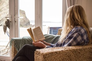 Cottage | Living area | Flat-screen TV - Lusty Glaze Beach Accommodation (Newquay)