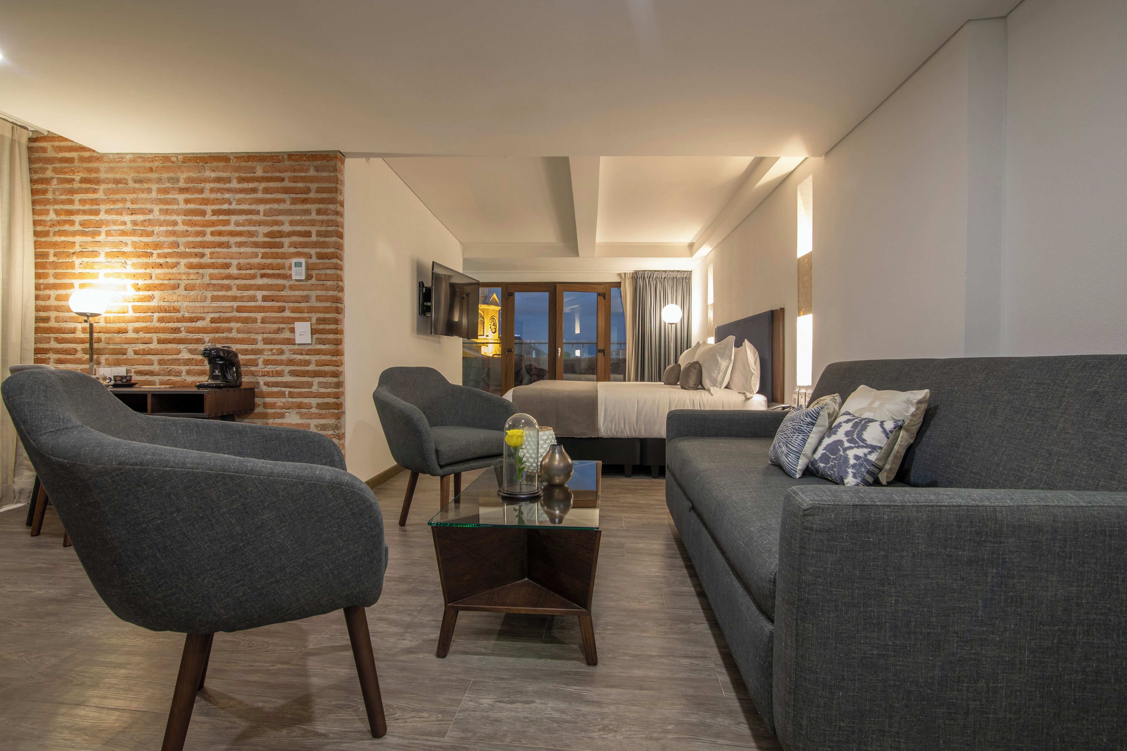 Suite, 1 cama King size, para no fumadores | Minibar, caja de seguridad en la habitación y escritorio 