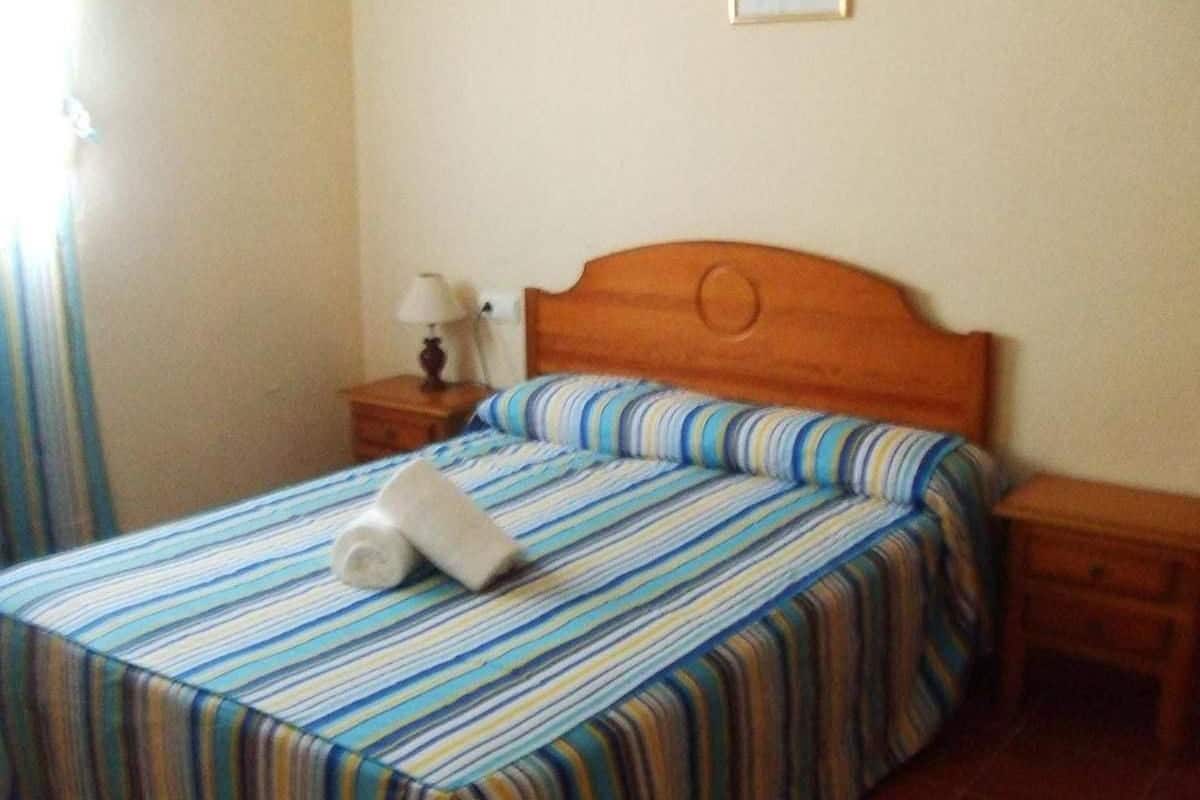 Habitación doble | Cortinas blackout, wifi gratis y ropa de cama