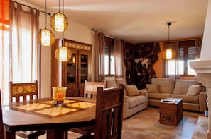 Flat-screen TV, fireplace