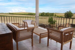 Double or Twin Room | Terrace/patio - Casa Rural La Dueña (El Pobo de Duenas)