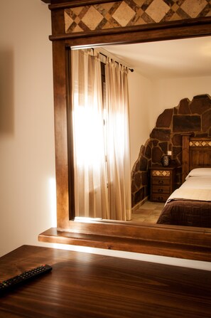 Ropa de cama de alta calidad, cubrecamas y cortinas blackout