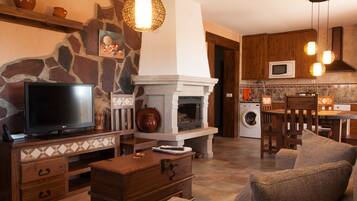 Double or Twin Room | Shared kitchen | Full-size fridge, microwave, oven, stovetop