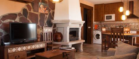 Double or Twin Room | Shared kitchen | Full-size fridge, microwave, oven, stovetop